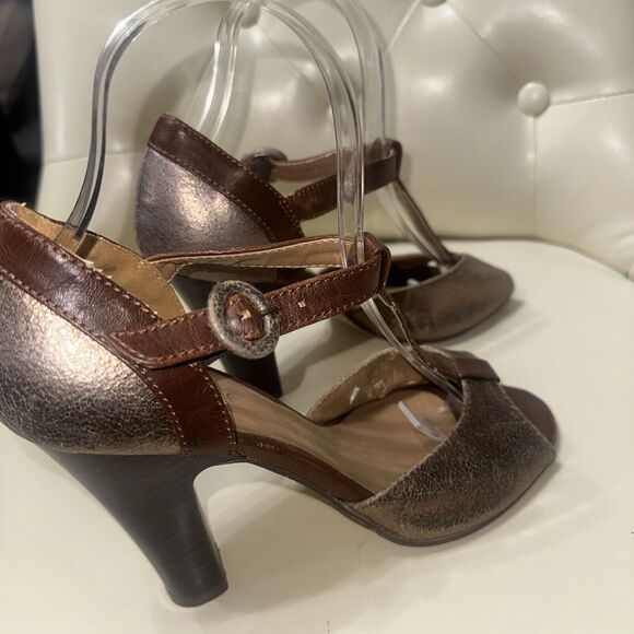 Vintage Twenty-One T-Strap Brown Gold Leather Sandals Heel Shoes Size 7 - Picture 8 of 11